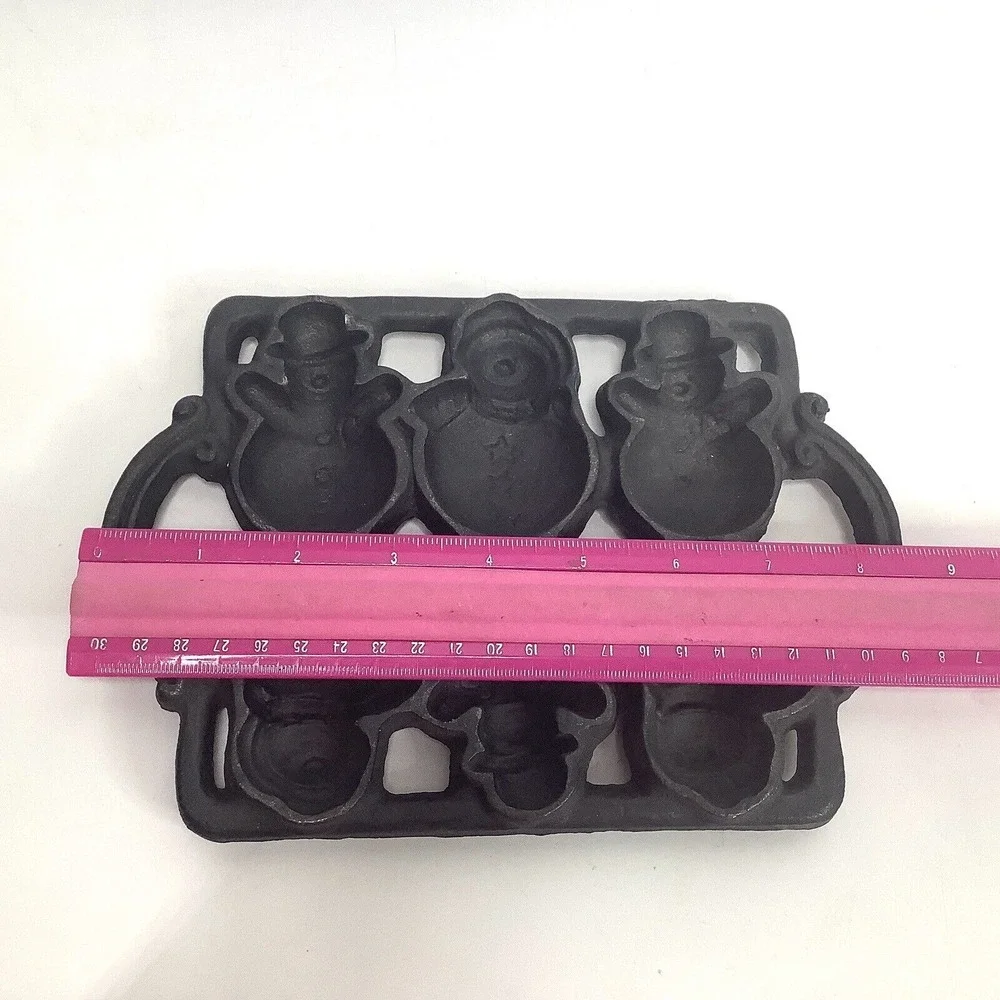 Cast Iron Snowman Winter Holiday 6 Muffin Pan Mold Cornbread Gingerbread Black‎